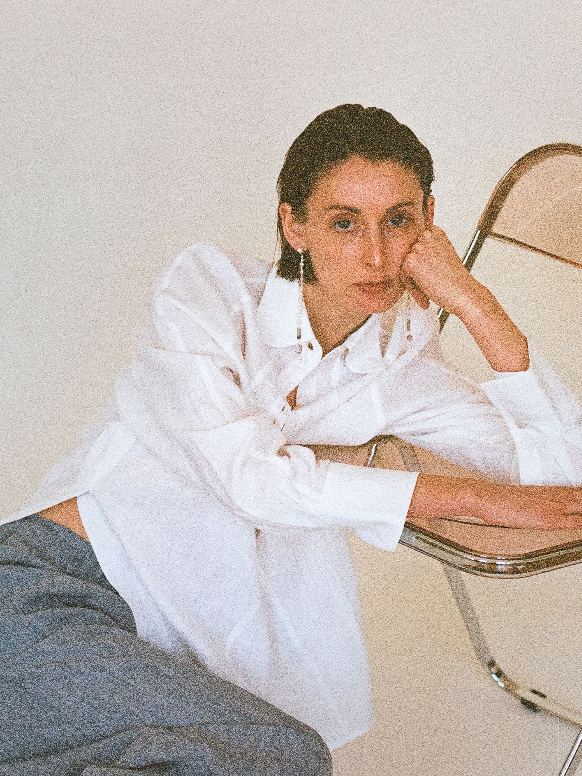 Atelier Magata Ivory white linen shirt with side slit and pearl earrings