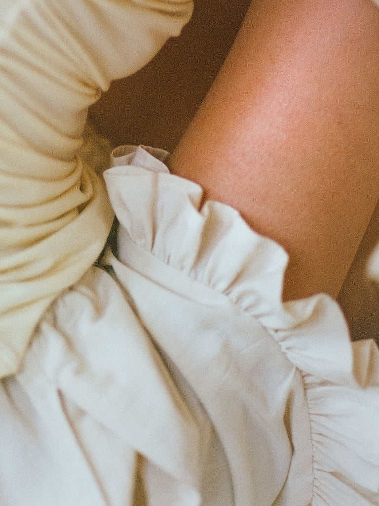 Atelier Magata Ruched creme shorts